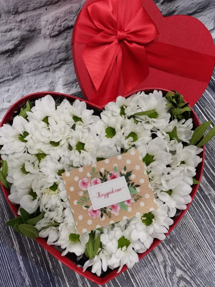 Цветочная композиция из Хризантемы в виде сердца в Тереньге