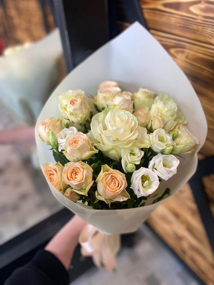 Букет цветов из: Розы и Лизиантусы в Тереньге